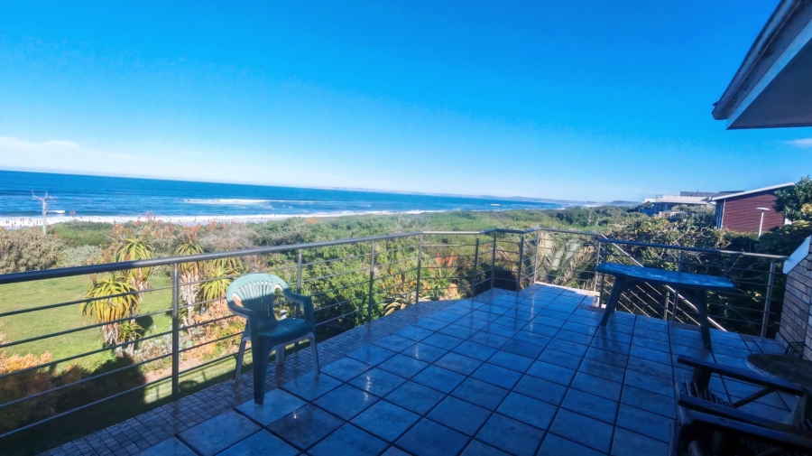 5 Bedroom Property for Sale in Outeniqua Strand Western Cape